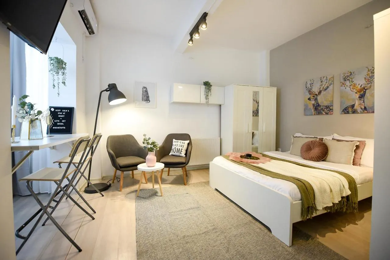 I'M Lovin It. Unique Central Studio Bukarest Apartman
